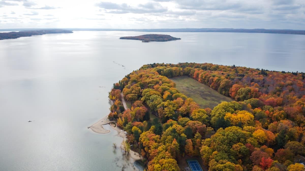 Fly Fishing the Pere Marquette: Great Lakes Steelhead, the Hex Hatch, and a River That Fishes Every Month of the Year